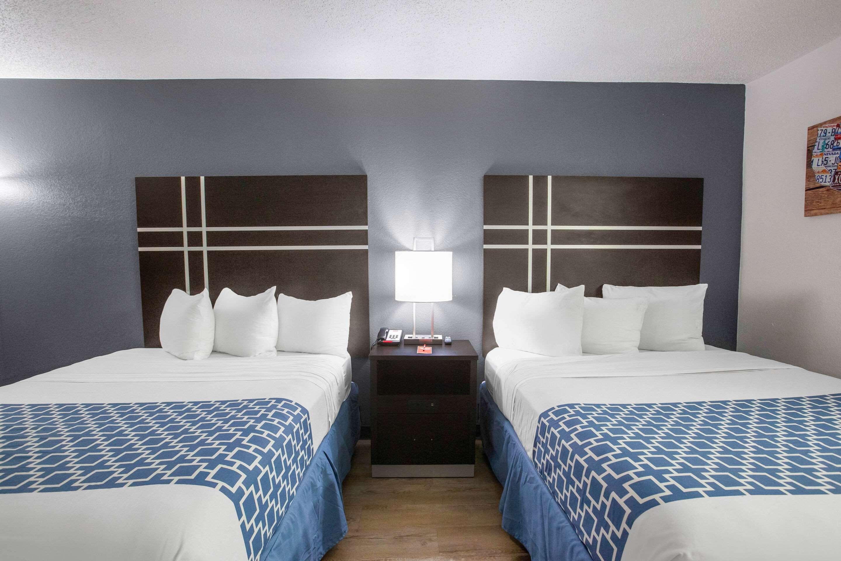 לית'וניה Econo Lodge מראה חיצוני תמונה