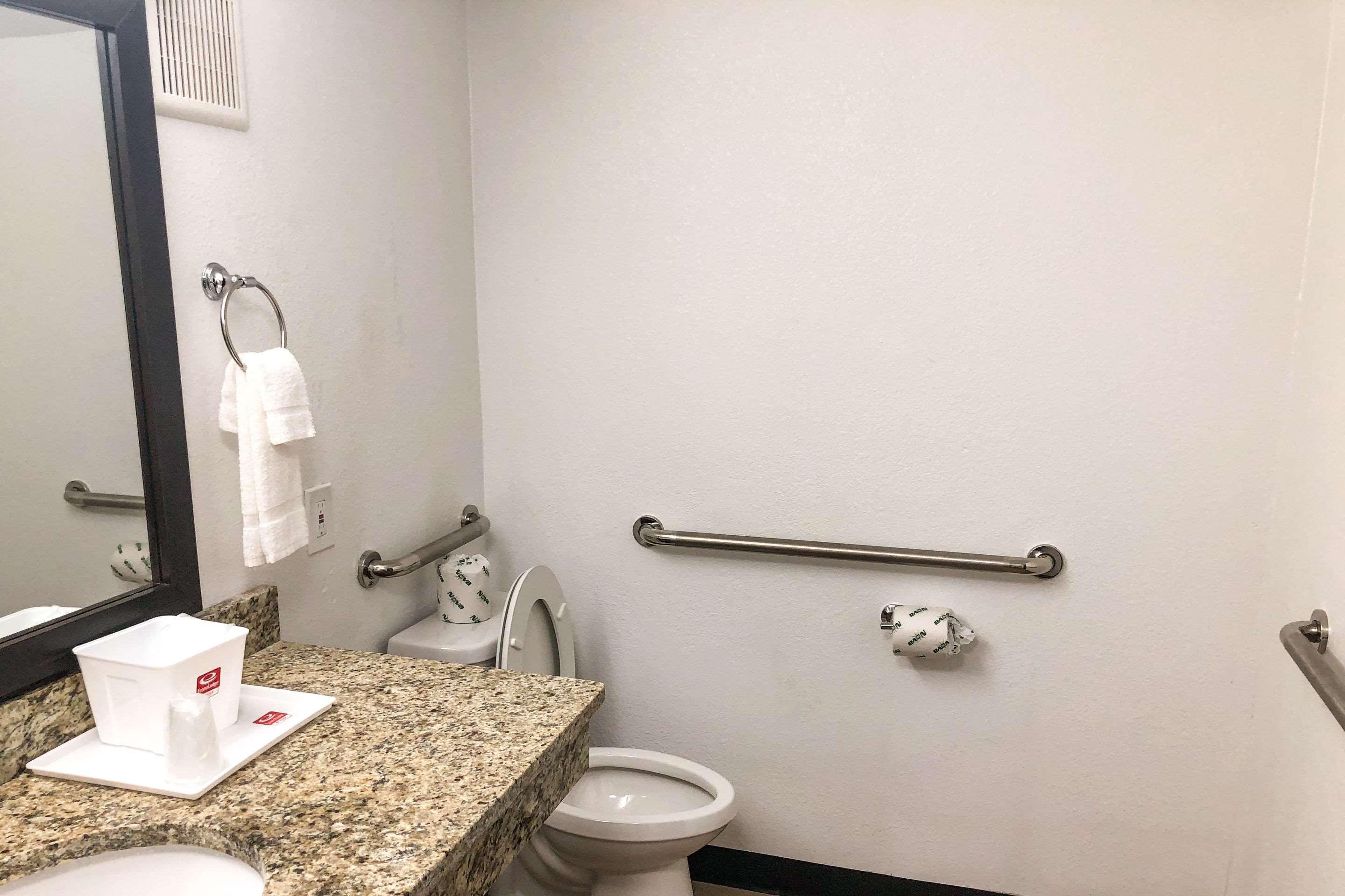 לית'וניה Econo Lodge מראה חיצוני תמונה