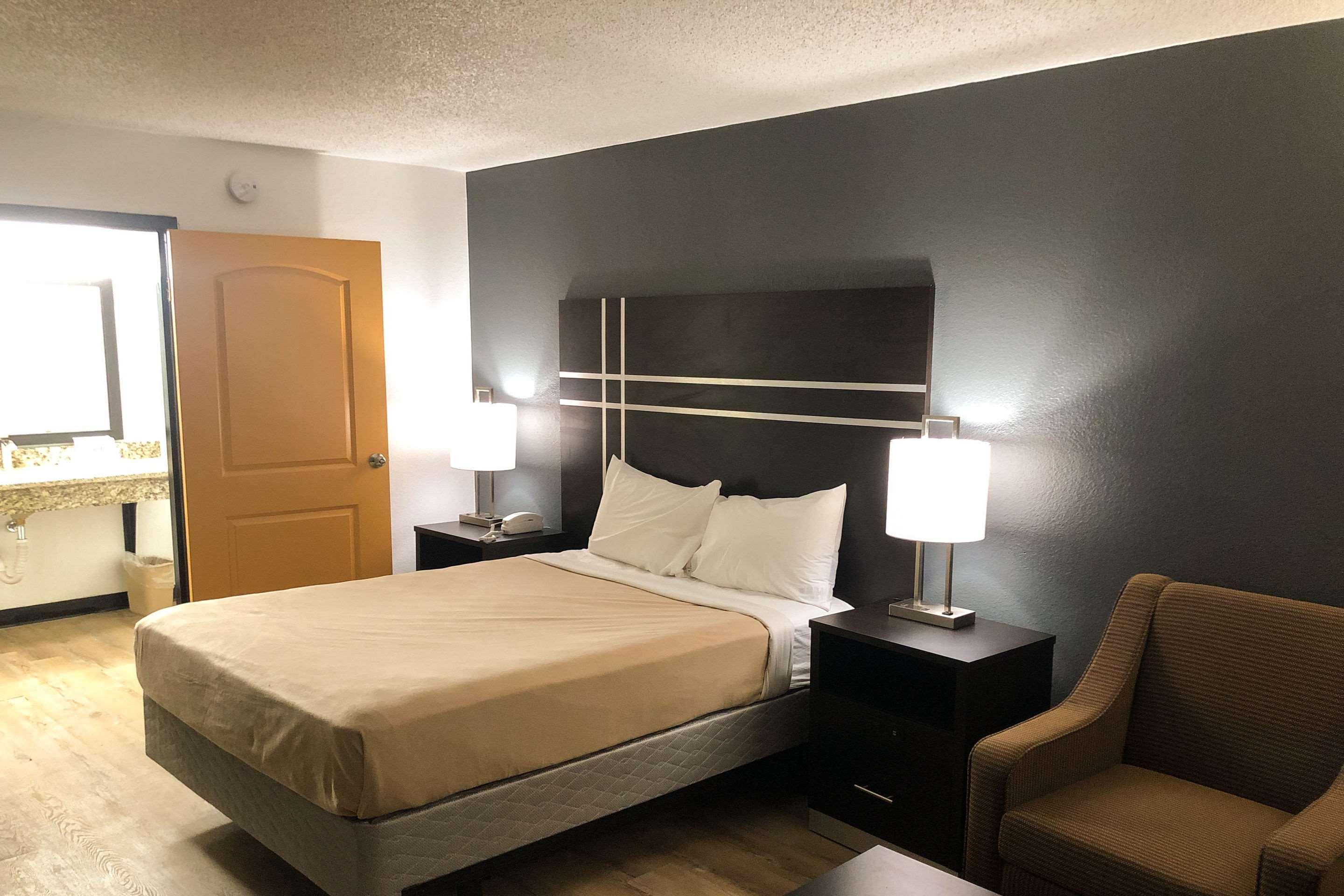 לית'וניה Econo Lodge מראה חיצוני תמונה