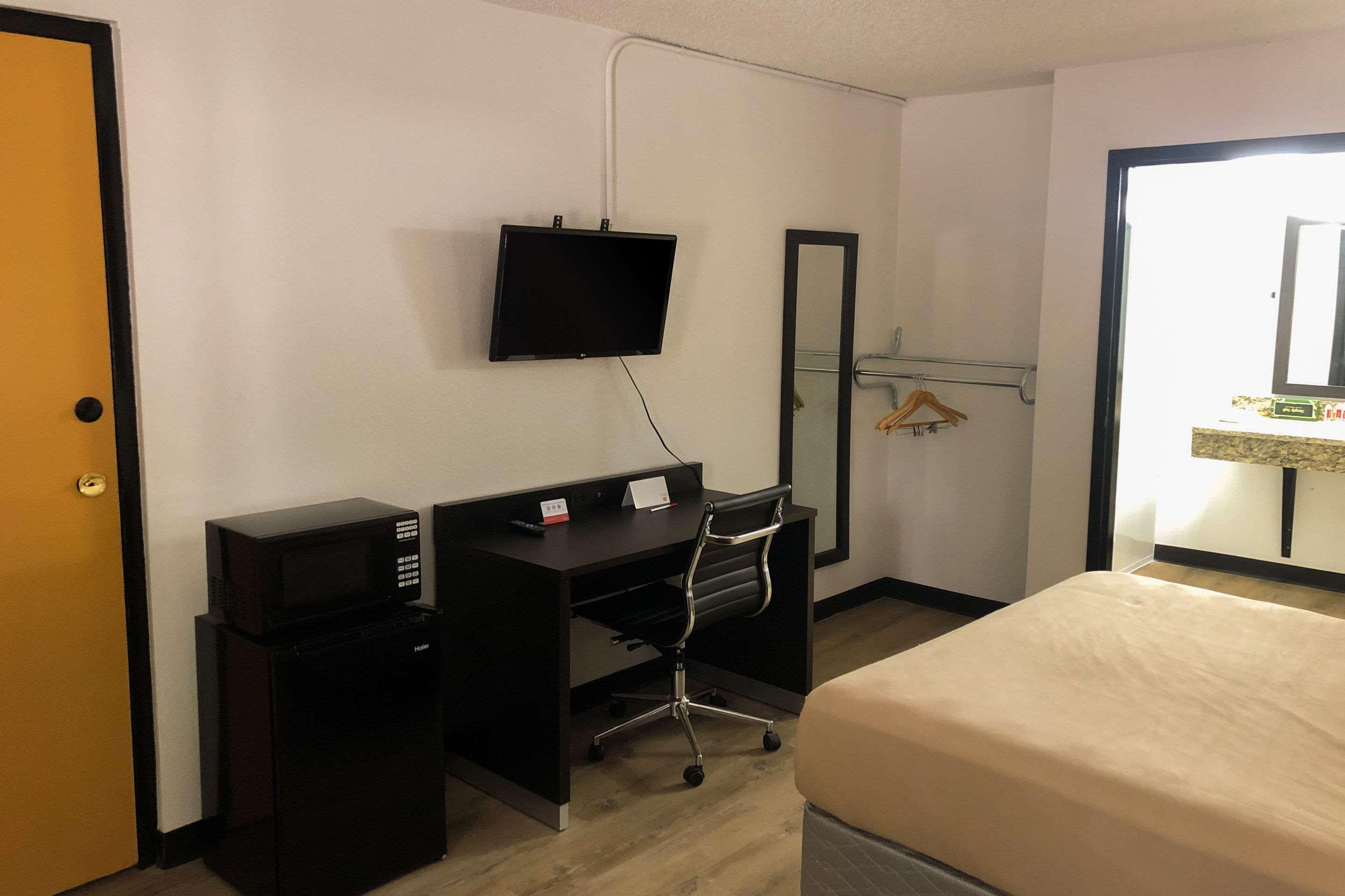 לית'וניה Econo Lodge מראה חיצוני תמונה