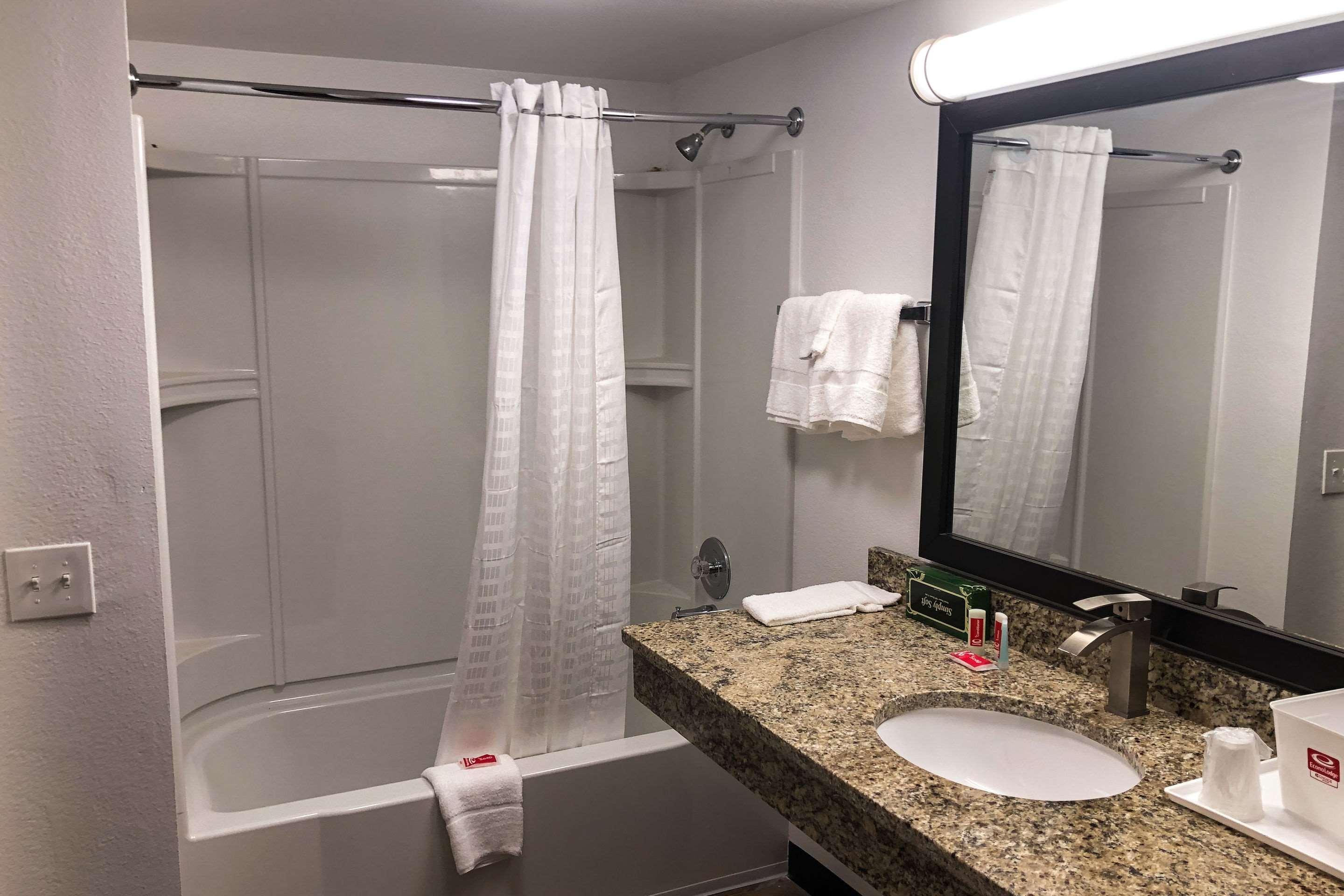 לית'וניה Econo Lodge מראה חיצוני תמונה