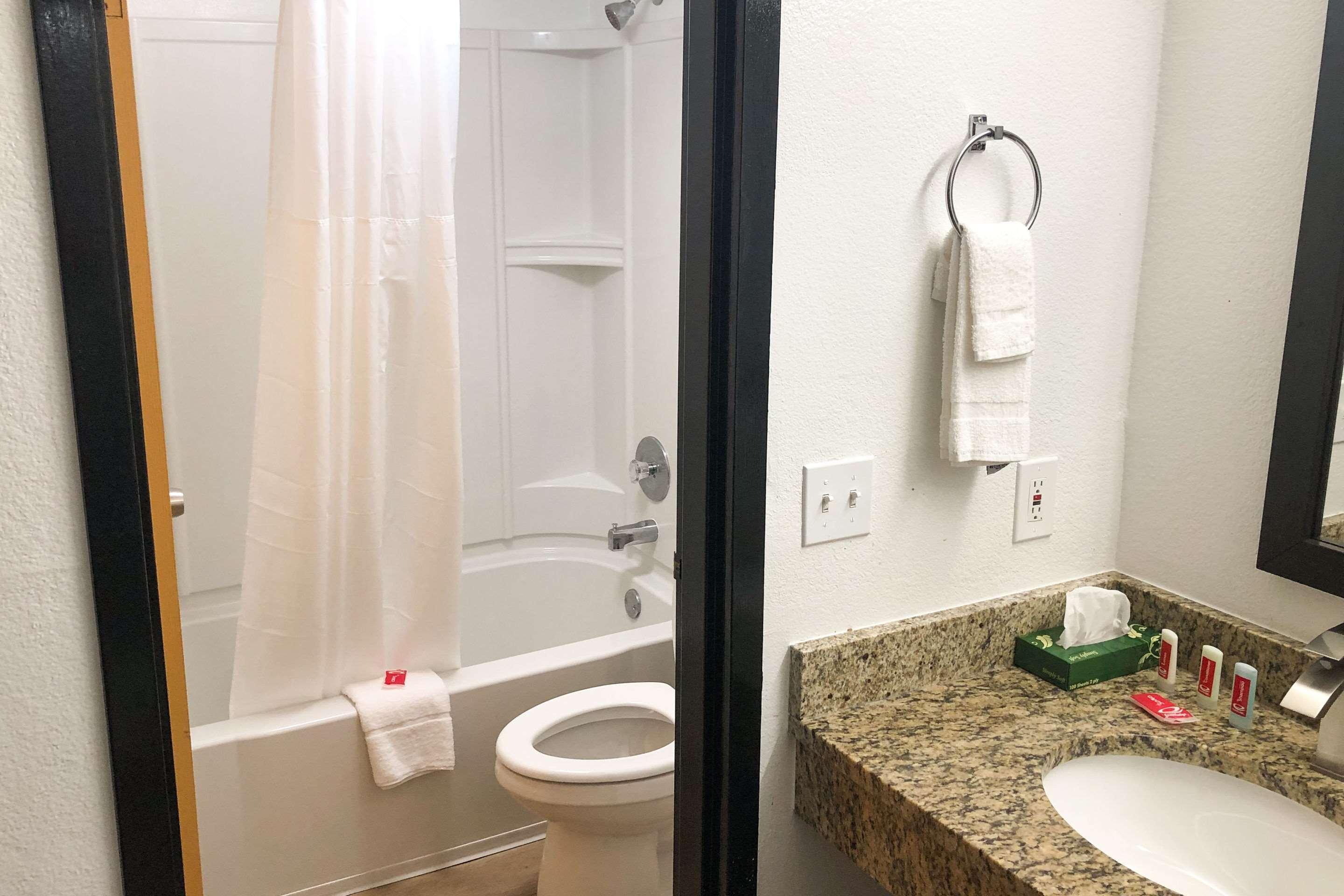 לית'וניה Econo Lodge מראה חיצוני תמונה