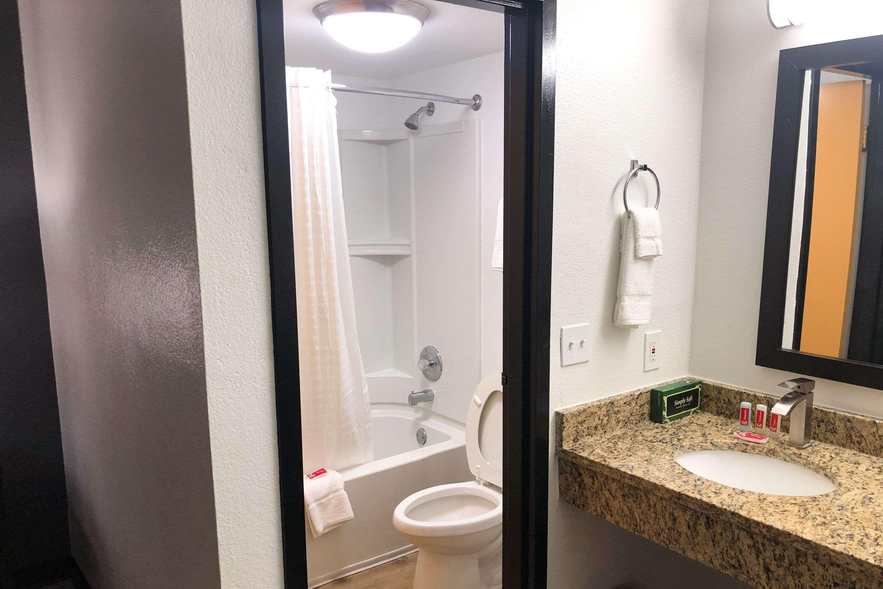 לית'וניה Econo Lodge מראה חיצוני תמונה